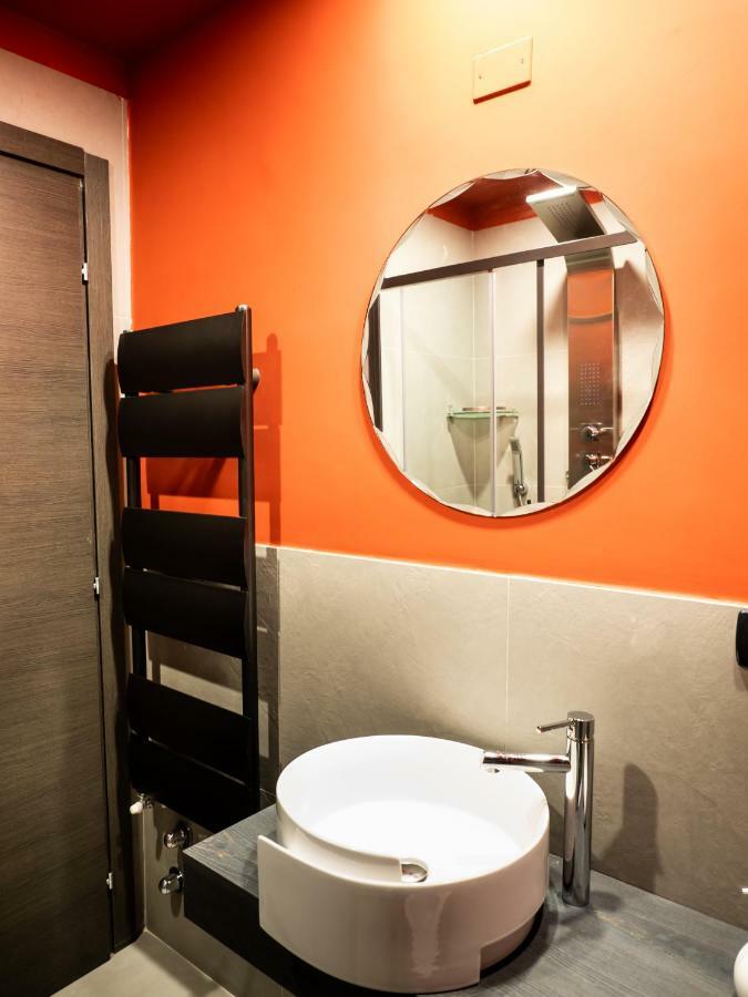 Carlotta Station Suite Болонья Екстер'єр фото