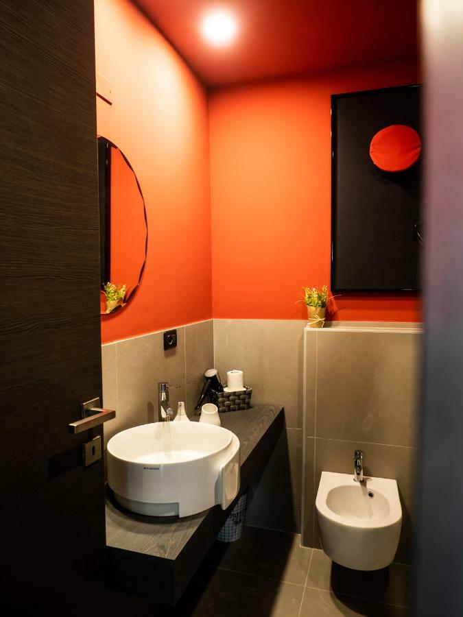 Carlotta Station Suite Болонья Екстер'єр фото